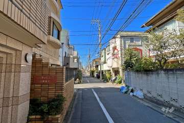 敷地北側の前面道路（東側から）