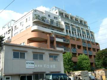 パレ武庫川プルミエール4の外観（南西側から）