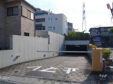 駐車場出入り口（ゲート付き）