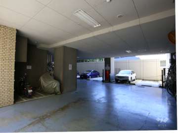 敷地内駐車場と駐輪場