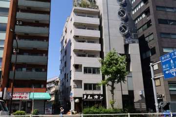 スカイコート中目黒の外観(北東側から)