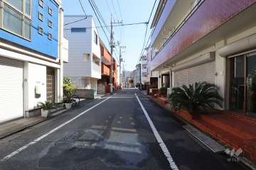 敷地南側の前面道路