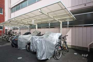 バイク置き場（屋根付き）