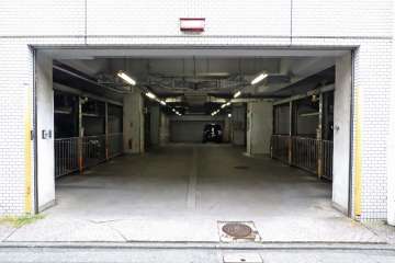 敷地内駐車場（屋内平面式と屋内機械式）
