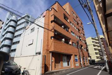 ライオンズマンション柿の木坂の外観(南西側から)
