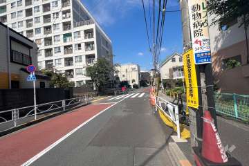 敷地南東側の前面道路