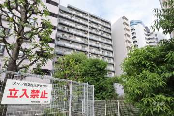 ライオンズマンション目黒青葉台タウンハウスの外観(南西側から)