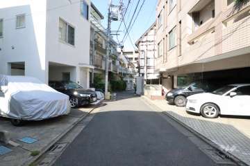 敷地北西側の前面道路