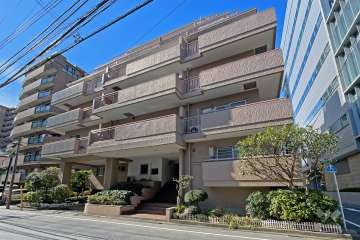 朝日第2中目黒マンションの外観（北東側から）