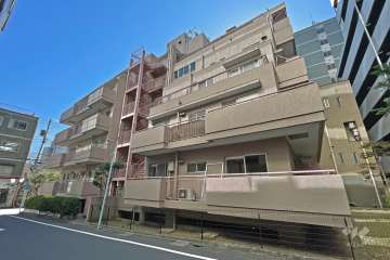 朝日第2中目黒マンションの外観（北西側から）