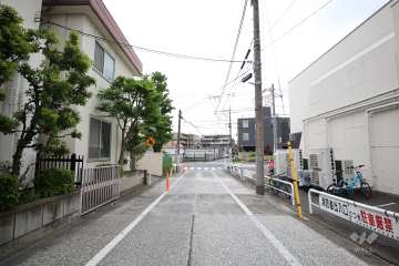 敷地南東側の前面道路