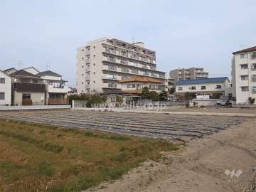 周辺は田畑の残るのどかな住宅地。区画は整っています。