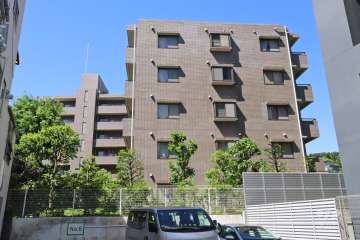 藤和目黒ホームズの外観(北東側から)