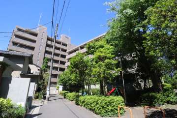 藤和目黒ホームズの外観(南東側から)