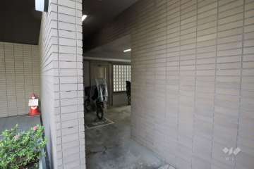 屋内に設けられた駐輪場
