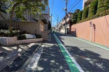 敷地北西側の前面道路