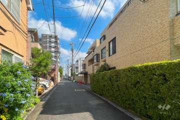 敷地北西側の前面道路