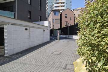 駐車場出入口（ロボットゲート付き）