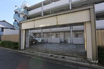 駐車場の出入り口（リングシャッター付き）　