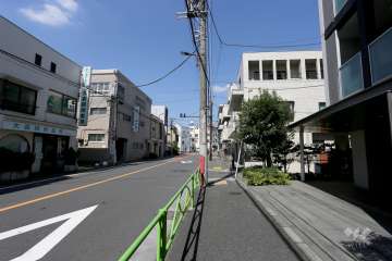 敷地西側の前面道路　