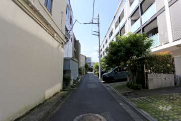 敷地南側の前面道路　