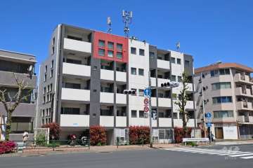 ビバリーホームズ目黒鷹番の外観(南西側から)