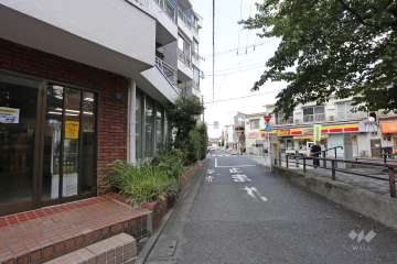 敷地北東側前面道路（南東側から）