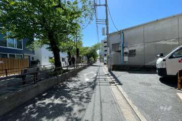 敷地の北東側道路（北西側から）