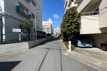 敷地南西側の前面道路