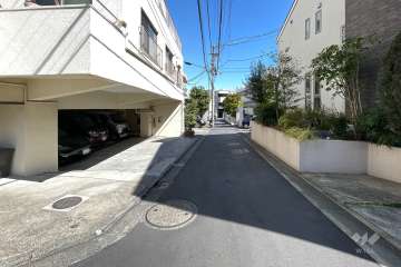 敷地南東側の前面道路