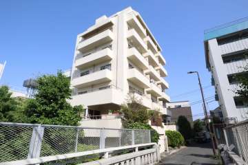 東山スカイマンション(目黒区)の外観（北西側から）