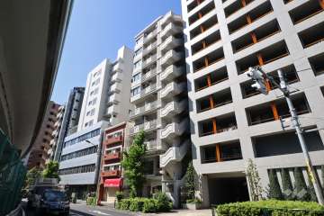 オリエンタル青葉台の外観(北西側から)