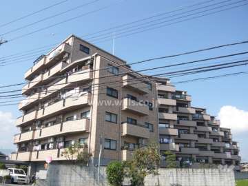 サンプリンス武庫川の外観（南東側から）