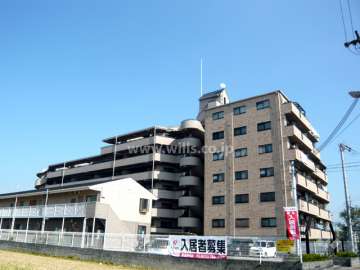 サンプリンス武庫川の外観（南西側から）
