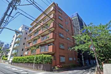 キャニオンマンション東山の外観（北東側から）