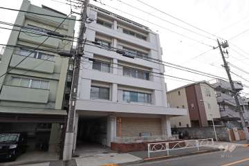 緑ヶ丘マンションの外観（北東側から）