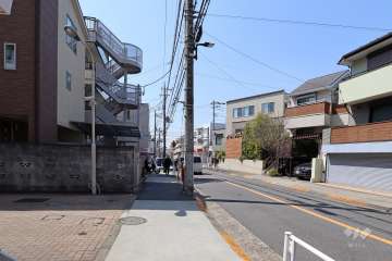 敷地北側の前面道路