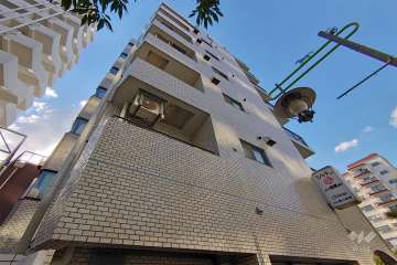 シャトーカデ目黒第１の外観（東側から）