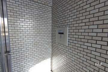 エントランスはオートロック付きです。