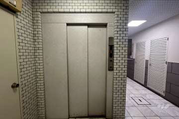 共用のエレベーター