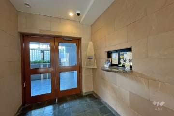 エントランスはオートロック付きです。