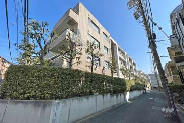 サニークレスト上目黒壱番館の外観（南西側から）