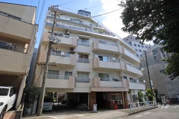 マンション目黒東山の外観（南西側から）