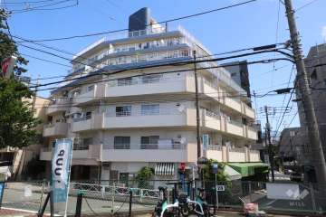 マンション目黒東山の外観（南側から）