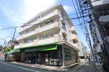 マンション目黒東山の外観（東側から）
