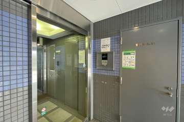 エントランスはオートロック付きです。