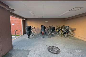 屋内に設けられた駐輪場