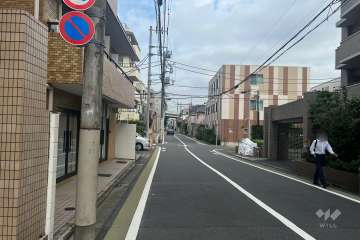 敷地北東側の前面道路