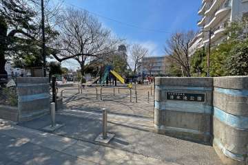 隣接する清水池公園