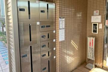 エントランスのオートロックと宅配ボックス